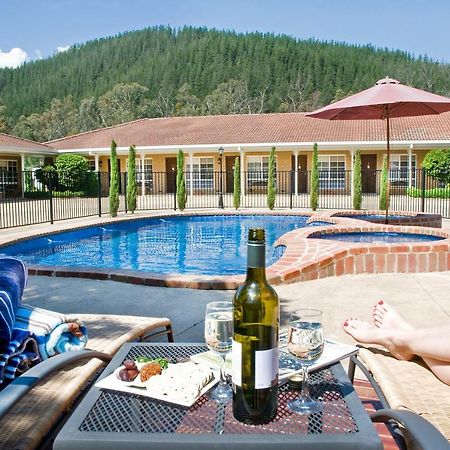 Ovens Valley Motor Inn Bright Esterno foto