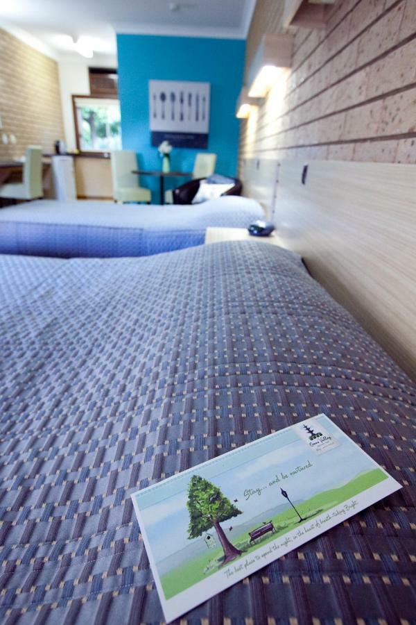 Ovens Valley Motor Inn Bright Esterno foto