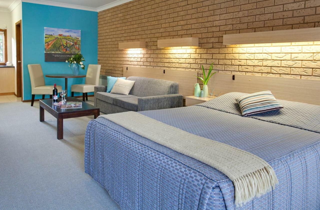 Ovens Valley Motor Inn Bright Esterno foto