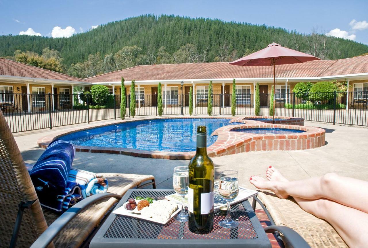 Ovens Valley Motor Inn Bright Esterno foto