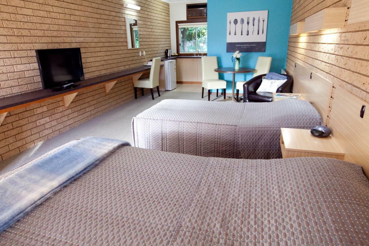 Ovens Valley Motor Inn Bright Esterno foto