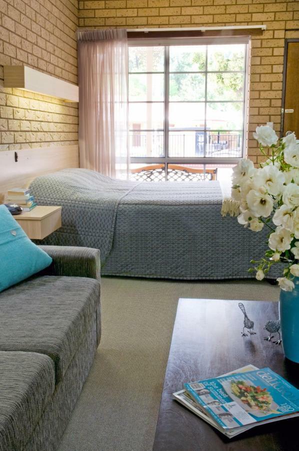 Ovens Valley Motor Inn Bright Esterno foto