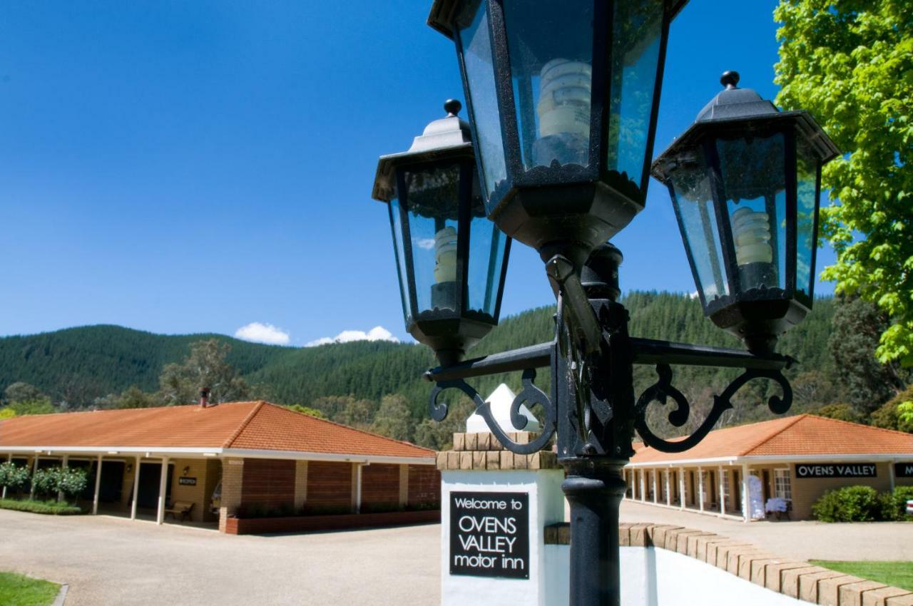 Ovens Valley Motor Inn Bright Esterno foto
