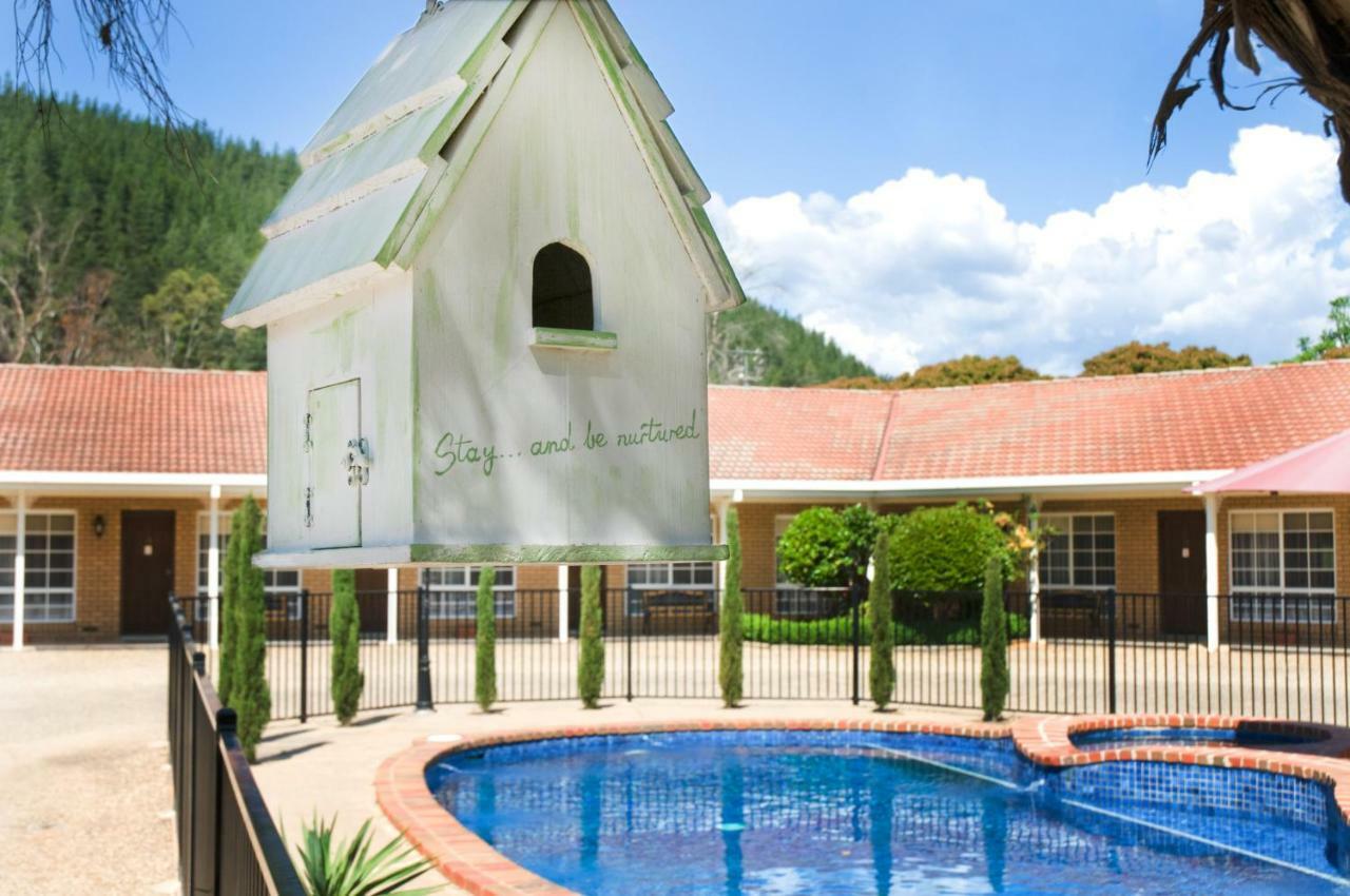 Ovens Valley Motor Inn Bright Esterno foto