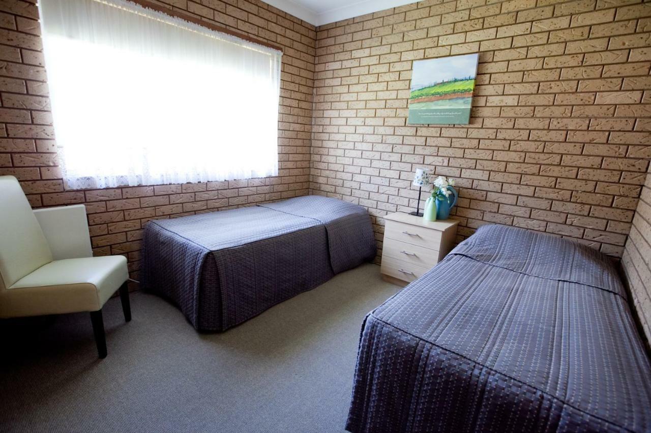 Ovens Valley Motor Inn Bright Esterno foto